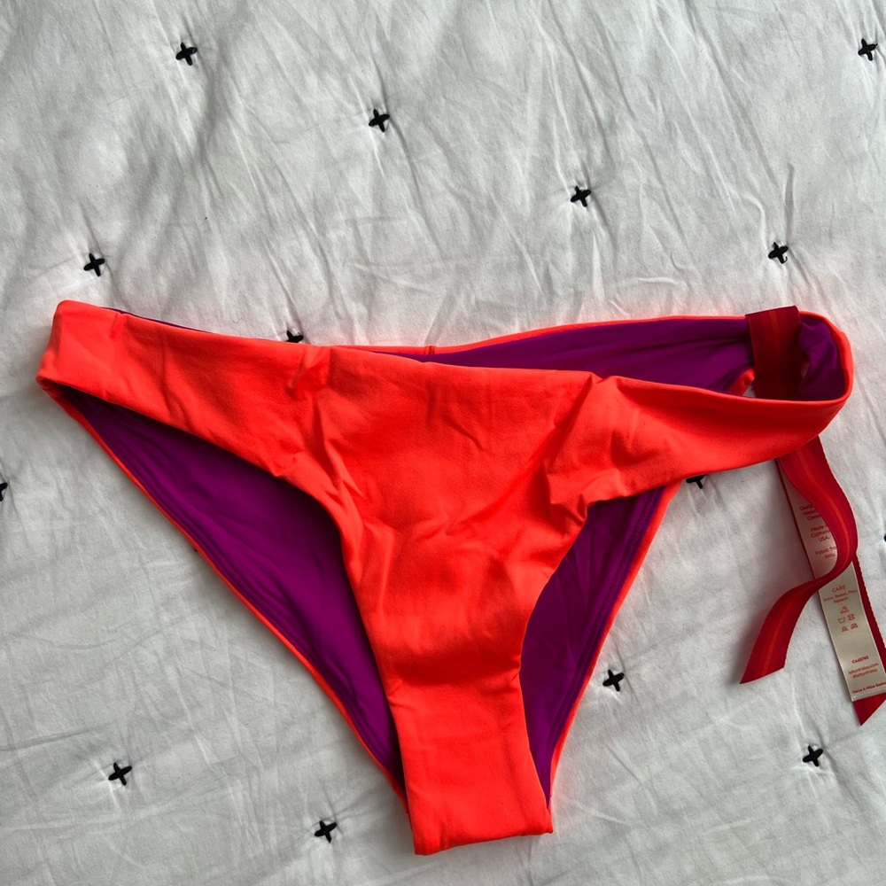 [New!] Left on Friday / Streamline Bottom / L Aperol